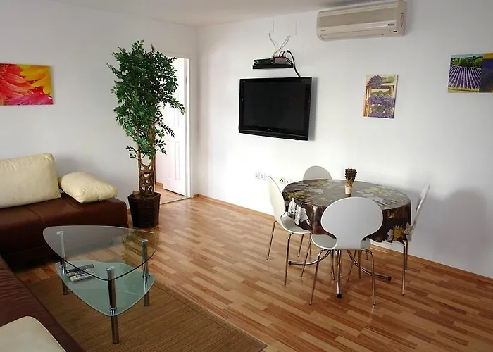 Gorgeous Apartment In Dramalj